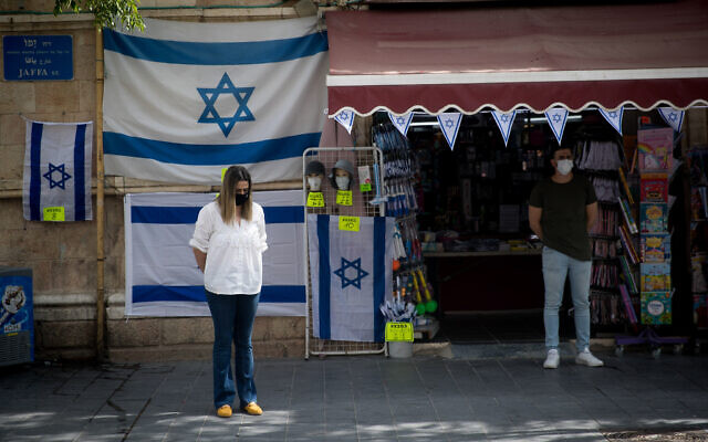 Israelis wearing protective masks due to the COVID-19 pandemic.  Photo by: JINIPIX