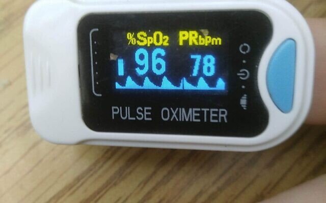 Pictured is a pulse oximeter. (Credit: TomTrottier.com, www.commons.wikimedia.org/w/index.php?curid=81502253)