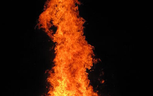 Example of a Lag B'Omer Bonfire (Wikipedia/Author:	Yoninah/ (CC BY-SA 3.0) https://creativecommons.org/licenses/by-sa/3.0/legalcode)