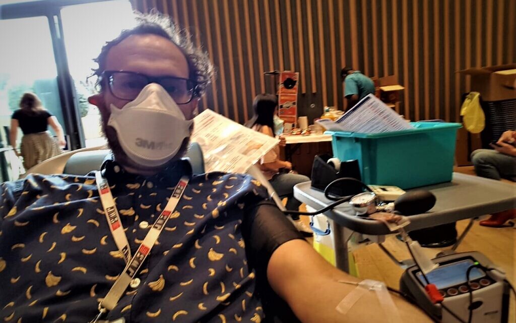 Raymond Simonson, CEO of JW3, donating blood at the event