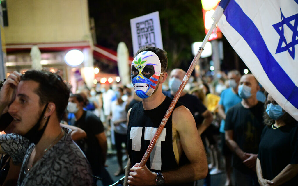 Self-employed from hospitality, tourism and arts industries protest at Rabin Square in Tel Aviv, calling for financial support from the Israeli government on July 11, 2020. Photo by: Tomer Neuberg-JINIPIX