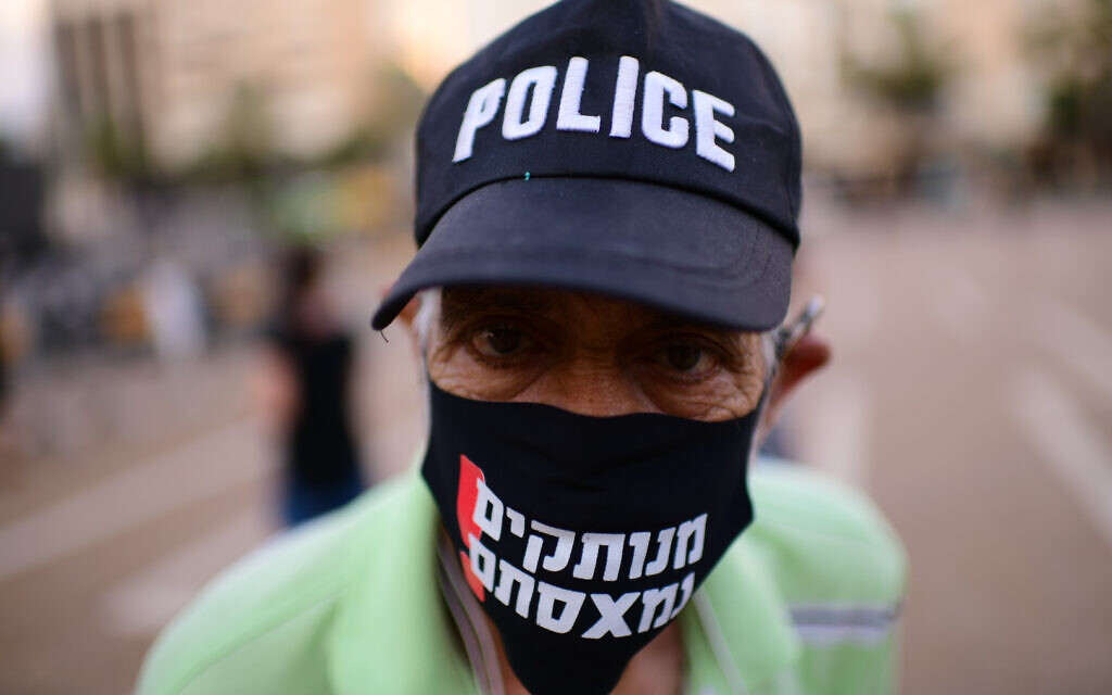 Self-employed from hospitality, tourism and arts industries protest at Rabin Square in Tel Aviv, calling for financial support from the Israeli government on July 11, 2020. Photo by: Tomer Neuberg-JINIPIX