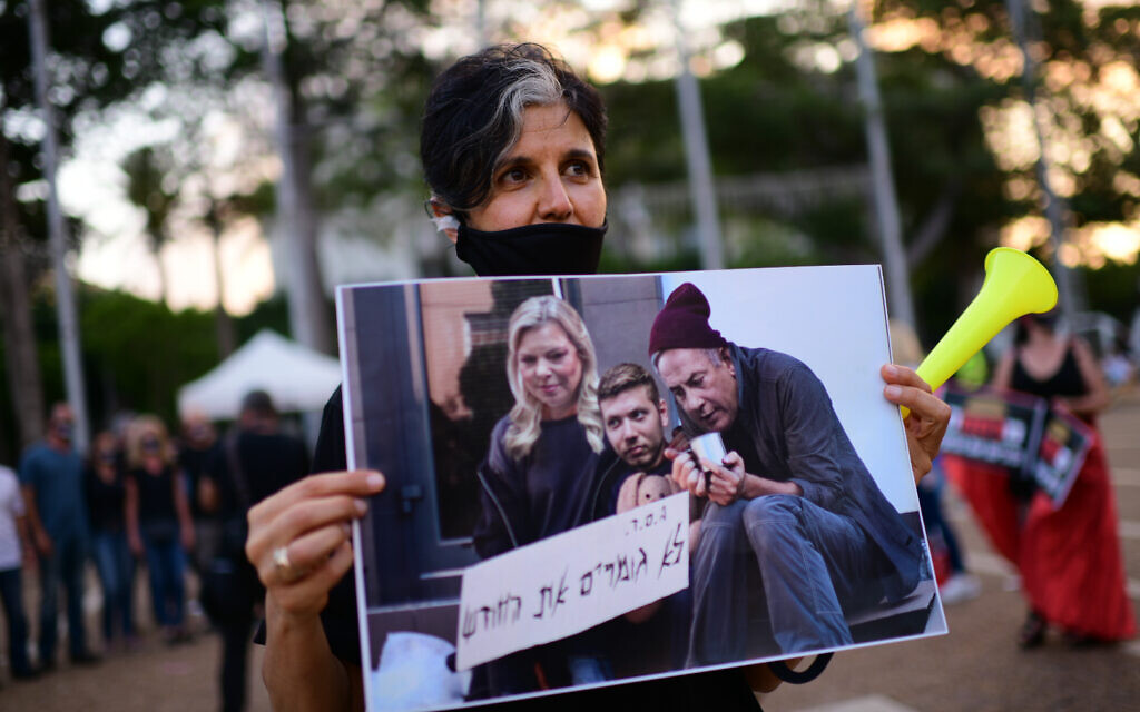 Self-employed from hospitality, tourism and arts industries protest at Rabin Square in Tel Aviv, calling for financial support from the Israeli government on July 11, 2020. Photo by: Tomer Neuberg-JINIPIX