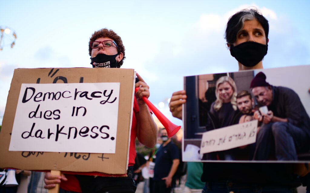 Self-employed from hospitality, tourism and arts industries protest at Rabin Square in Tel Aviv, calling for financial support from the Israeli government on July 11, 2020. Photo by: Tomer Neuberg-JINIPIX