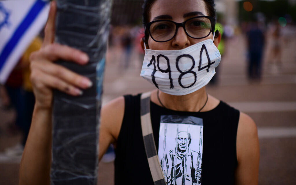 Self-employed from hospitality, tourism and arts industries protest at Rabin Square in Tel Aviv, calling for financial support from the Israeli government on July 11, 2020. Photo by: Tomer Neuberg-JINIPIX