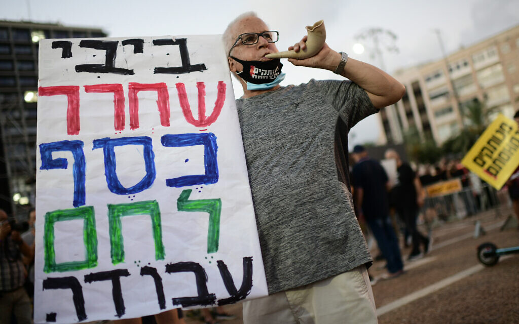 Self-employed from hospitality, tourism and arts industries protest at Rabin Square in Tel Aviv, calling for financial support from the Israeli government on July 11, 2020. Photo by: Tomer Neuberg-JINIPIX