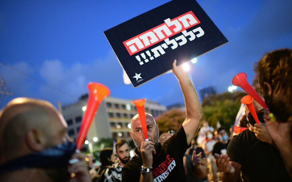 Self-employed from hospitality, tourism and arts industries protest at Rabin Square in Tel Aviv, calling for financial support from the Israeli government on July 11, 2020. Photo by: Tomer Neuberg-JINIPIX