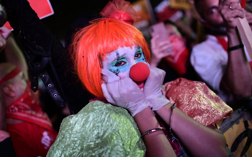 Self-employed from hospitality, tourism and arts industries protest at Rabin Square in Tel Aviv, calling for financial support from the Israeli government on July 11, 2020. Photo by: Tomer Neuberg-JINIPIX
