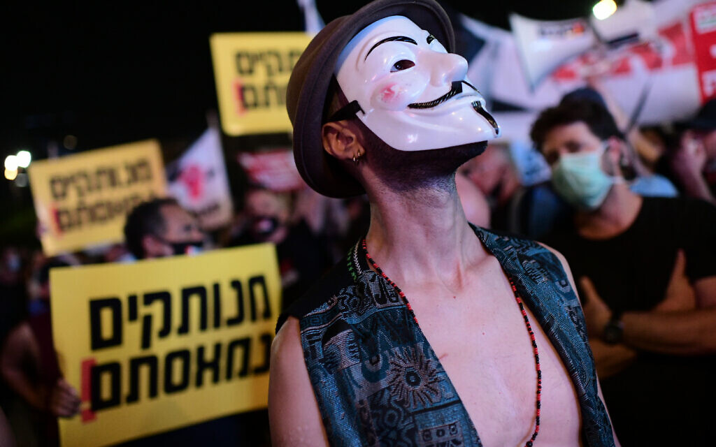 Self-employed from hospitality, tourism and arts industries protest at Rabin Square in Tel Aviv, calling for financial support from the Israeli government on July 11, 2020. Photo by: Tomer Neuberg-JINIPIX