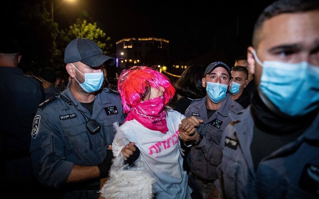 Israeli police remove protesters during a protest against Israeli prime minister Benjamin Netanyahu outside the prime minister's residence in Jerusalem on July 26, 2020. Photo by: JINIPIX