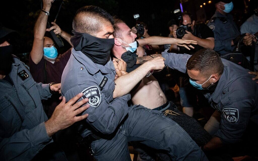 Israeli police remove protesters during a protest against Israeli prime minister Benjamin Netanyahu outside the prime minister's residence in Jerusalem on July 26, 2020. Photo by: JINIPIX