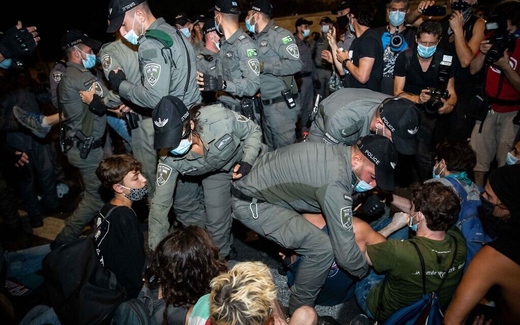 Israeli police remove protesters during a protest against Israeli prime minister Benjamin Netanyahu outside the prime minister's residence in Jerusalem on July 26, 2020. Photo by: JINIPIX