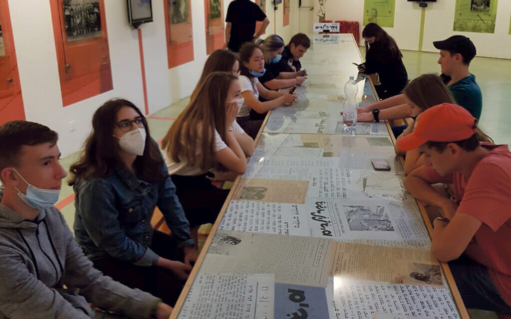 Secondary school students will learn about the heroism of Jews who fought the Nazis