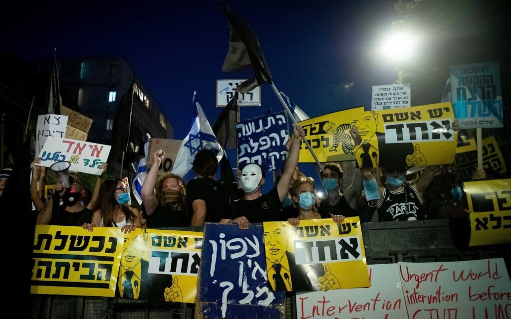 Israelis protest against Israeli prime minister Benjamin Netanyahu outside Prime Minister Netanyahu's official residence in Jerusalem on August 01, 2020. Photo by: JINIPIX Israelis protest against Israeli prime minister Benjamin Netanyahu outside Prime Minister Netanyahu's official residence in Jerusalem on August 01, 2020. Photo by: JINIPIX