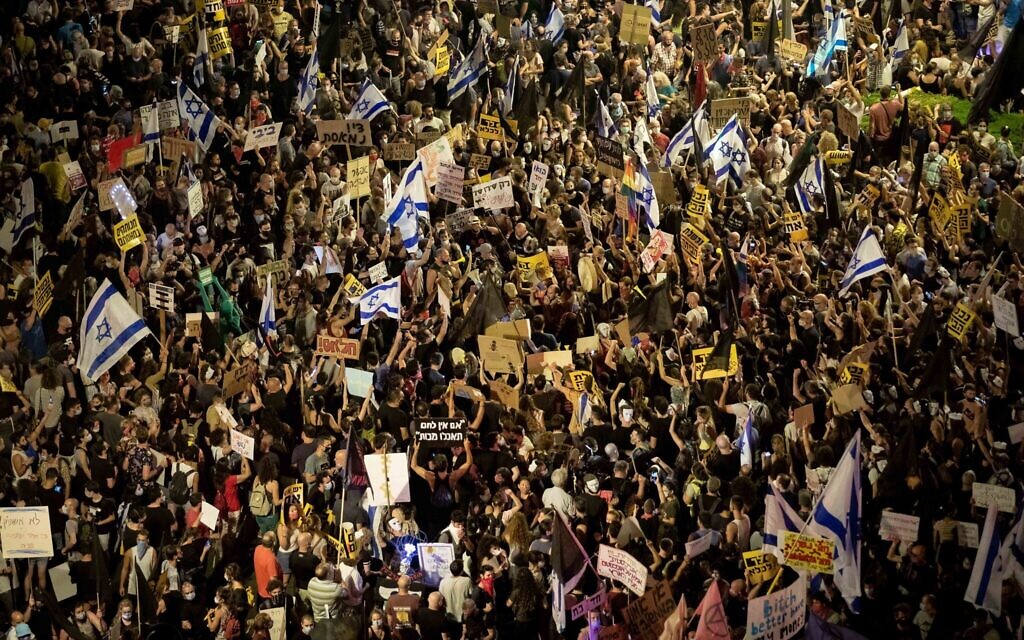 Israelis protest against Israeli prime minister Benjamin Netanyahu outside Prime Minister Netanyahu's official residence in Jerusalem on August 01, 2020. Photo by: JINIPIX Israelis protest against Israeli prime minister Benjamin Netanyahu outside Prime Minister Netanyahu's official residence in Jerusalem on August 01, 2020. Photo by: JINIPIX