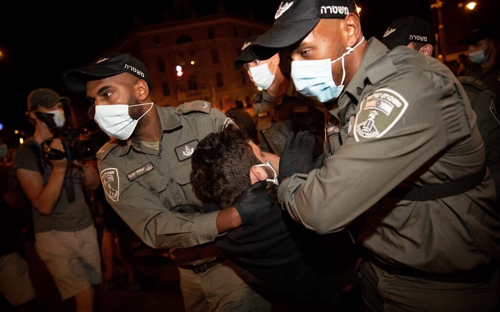 Israelis protest against Israeli prime minister Benjamin Netanyahu outside Prime Minister Netanyahu's official residence in Jerusalem on August 01, 2020. Photo by: JINIPIX Israelis protest against Israeli prime minister Benjamin Netanyahu outside Prime Minister Netanyahu's official residence in Jerusalem on August 01, 2020. Photo by: JINIPIX