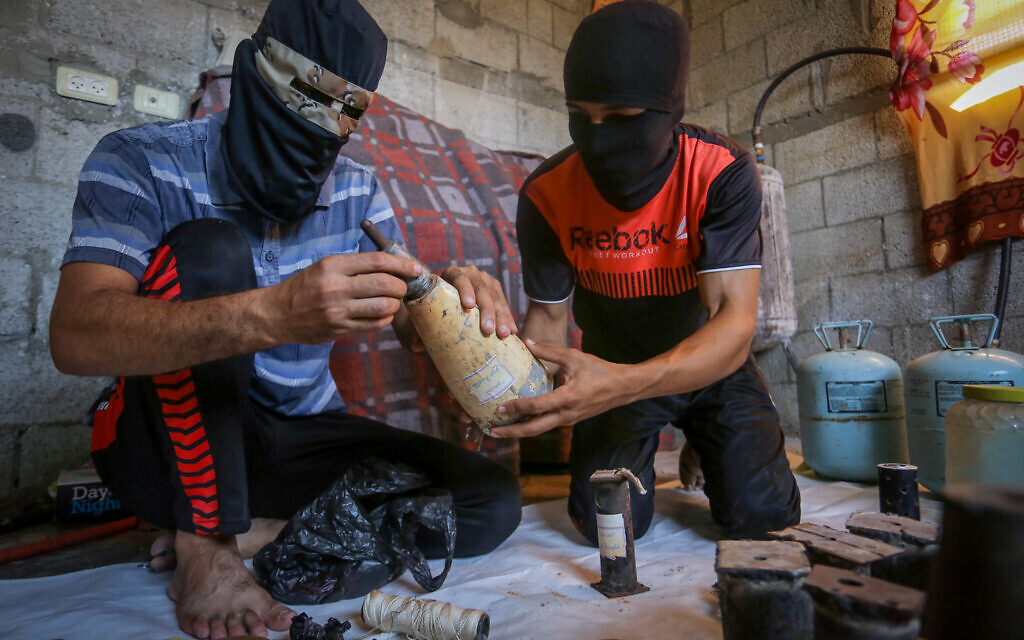 Palestinians prepare balloons attached with flammable materials to be released into Israel from Gaza, in Rafah, southern Gaza Strip, on August 8, 2020. Photo by Abed Rahim Khatib/Flash90