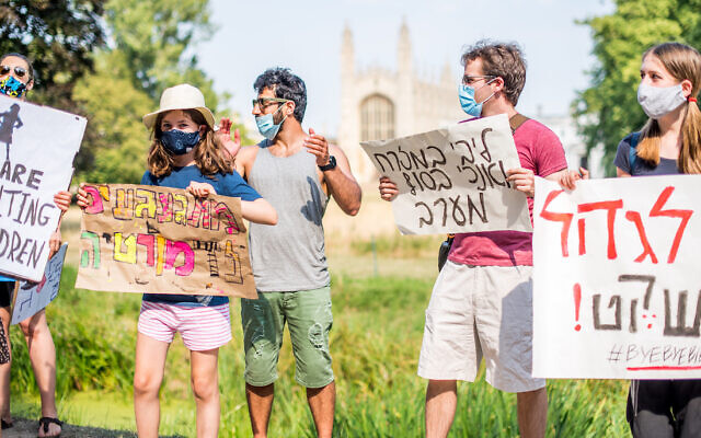Israeli expats protest in Cambridge (Credit:  Jack Myhre)