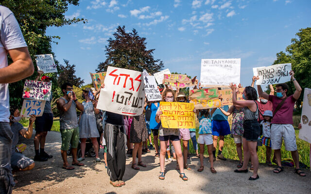 Israeli expats protest in Cambridge (Credit:  Jack Myhre)