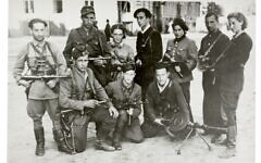 Jewish Lithuanian partisans’ group ‘The Avengers’ on their return to Vilna at the time of the liberation of the city by the Red Army, July 1944. Wiener Holocaust Library Collections