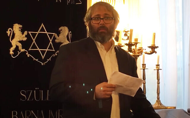 Rabbi Peter Finali speaks at a Budapest synagogue in 2016. (Peter Finali/YouTube via JTA and Times of Israel)