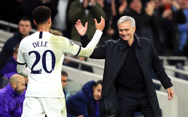 Tottenham Hotspur manager Jose Mourinho shakes hands with Dele Alli. (PA Images/Adam Davy)