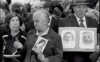 Relatives of victims of Babyn Yar at a memorial ceremony (Babyn Yar Holocaust Memorial Center)