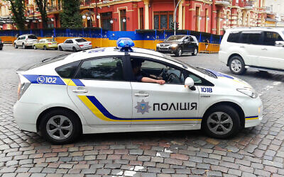 Police car in Kyiv, Ukraine (Wikipedia/ Author	Qypchak / Attribution-ShareAlike 4.0 International (CC BY-SA 4.0)/ https://creativecommons.org/licenses/by-sa/4.0/legalcode)