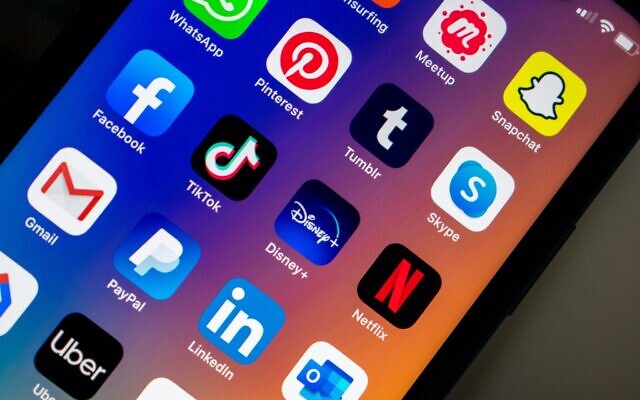 Social media apps (Kon Karampelas/Unsplash)