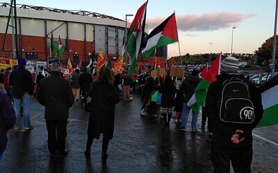 Anti-Israel demonstrators outside Hampden Park, protesting against Israel's presence in the Euro 2020 qualifier match against Scotland (Credit: The_Shadowlight on Twitter.)