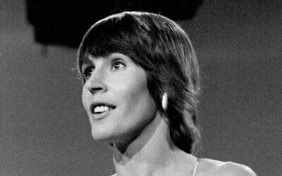 Helen Reddy in 1973 on the The Carol Burnett Show. (Wikipedia/Author	CBS Television/ Permission: PD-PRE1978.
 - © United States Copyright Office page 2  /via Jewish News)
