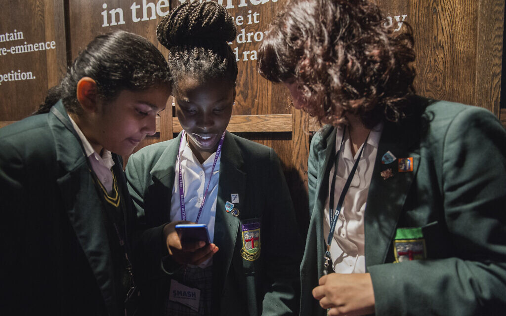 Public Engagement and Learning School Pilot Session, taken in the First World War Galleries at IWM London. Photographed 26th Sept 2017.