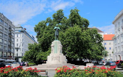 Monument at Dr. Karl Lueger Platz

(Wikipedia/ © Bwag/CC-BY-SA-4.0)