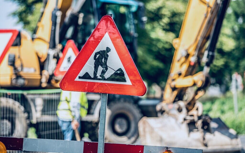 Roadworks (Photo by Miguel Teirlinck on Unsplash)