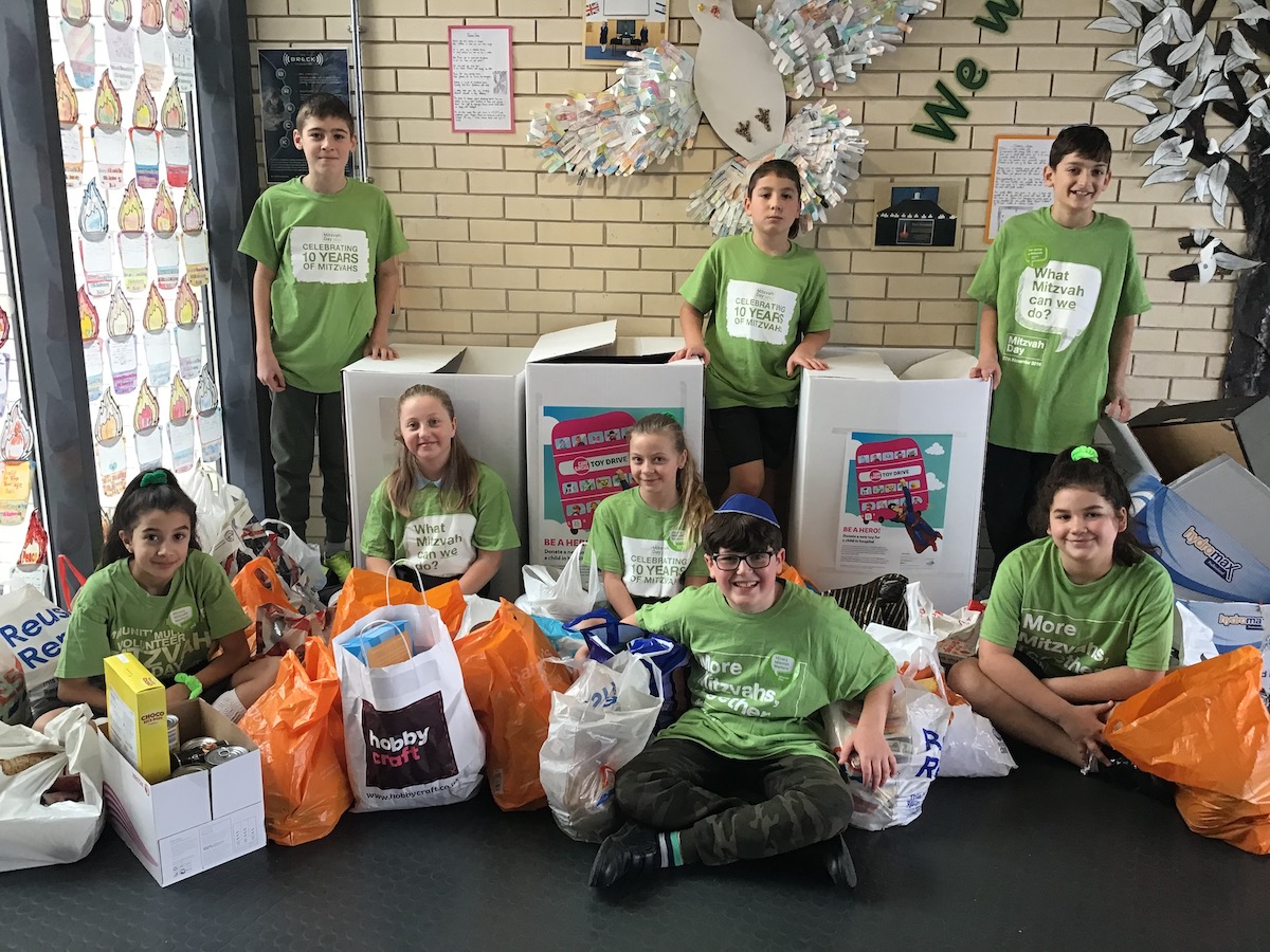Wohl Ilford Jewish Primary School students collected for Camp Simcha and Redbridge Food Bank