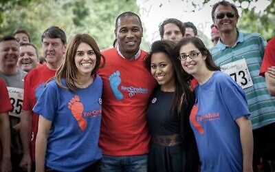 With Les Ferdinand in 2012 at 10kforCrohns in Hyde Park