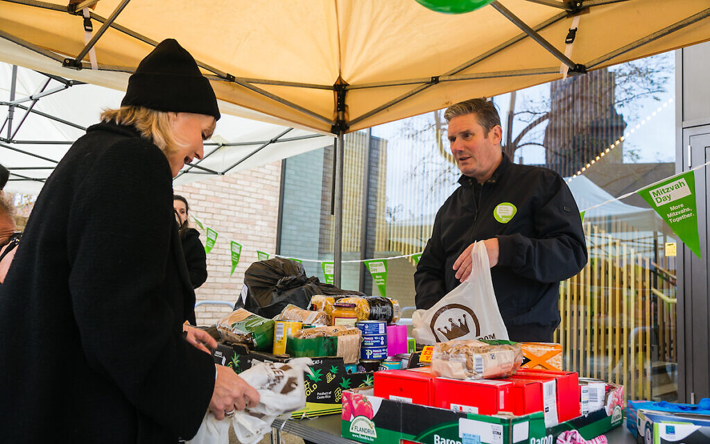 Keir Starmer at South Hampstead Synagogue with Mitzvah Day sounder Laura Marks, sorting through items which will be donated to charity. (Credit: Yakir Zur)