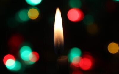 Candle at Christmas (Photo by D A V I D S O N L U N A on Unsplash)