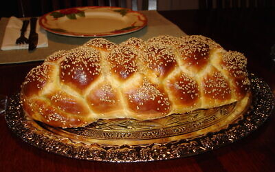 Braided challah (Wikipedia/ Author: Aviv Hod/ Attribution 3.0 Unported (CC BY 3.0))