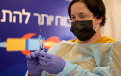 A medical worker prepares a vaccine against the COVID-19 at a municipality vaccine center in Tel Aviv, Israel, Dec. 31, 2020. (Gideon Markowicz/JINI via Xinhua)