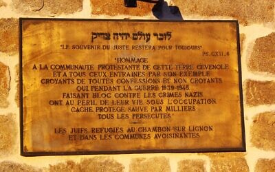 Plaque is affixed on the village school of Le Chambon sur Lignon and recalls the solidarity attitude of the whole population towards Jews during their WWII persecution, allowing several thousands of lives to be saved. (Wikipedia/ Author	Pensées de Pascal / Attribution-ShareAlike 4.0 International (CC BY-SA 4.0))