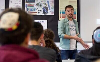 Acclaimed mental health campaigner and author Jonny Benjamin speaks to students at JFS (Jewish News)