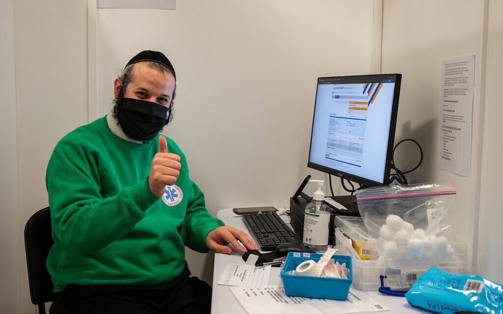 Jewish volunteer at the vaccination centre