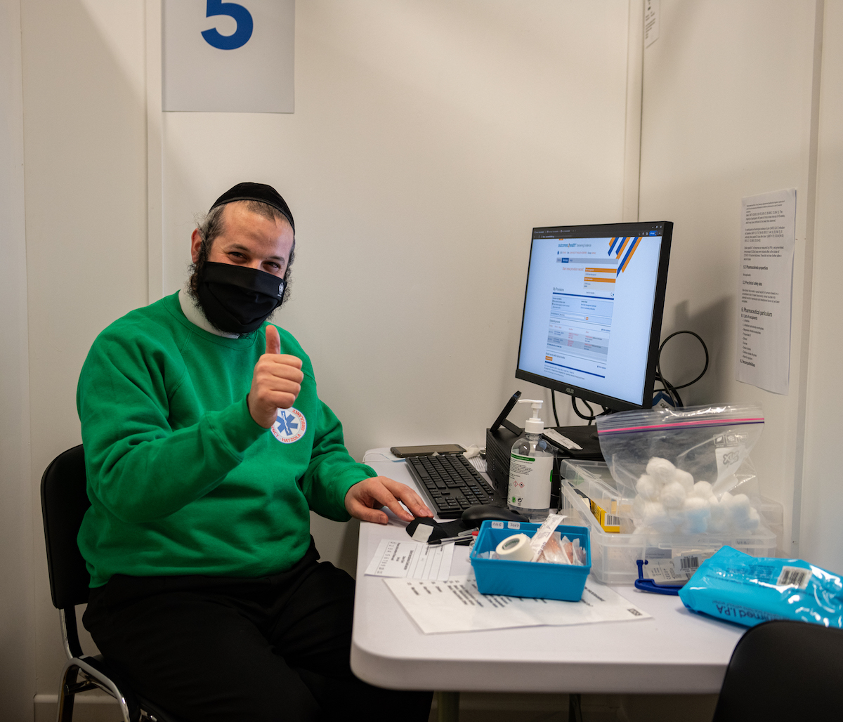 Jewish volunteer at the vaccination centre