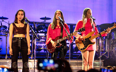 Haim performing in April 2018 From left to right: Alana, Danielle, Este Haim (Wikipedia/  Source: HaimFoxPomona110418-25. Author:	Raph_PH /Attribution 2.0 Generic (CC BY 2.0))