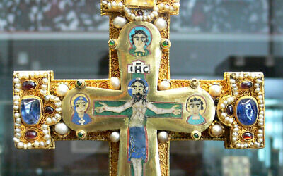 Cross from the Guelph Treasure (Bode Museum, Berlin)
 (Wikipedia/Author	User:FA2010 / Public domain)