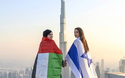 The photo of Norah Alawadhi and Ronny Gonen standing together in Dubai became a viral hit last October (Photo: Instagram/@thekingnorah)