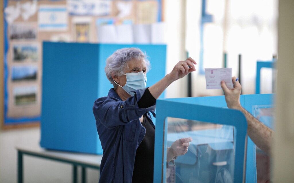 An early voter prepares to cast her ballot in Tel Aviv on Wednesday (Photo: Ilia Yefimovich/dpa/Alamy Live News)