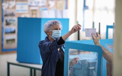 An early voter prepares to cast her ballot in Tel Aviv on Wednesday (Photo: Ilia Yefimovich/dpa/Alamy Live News)