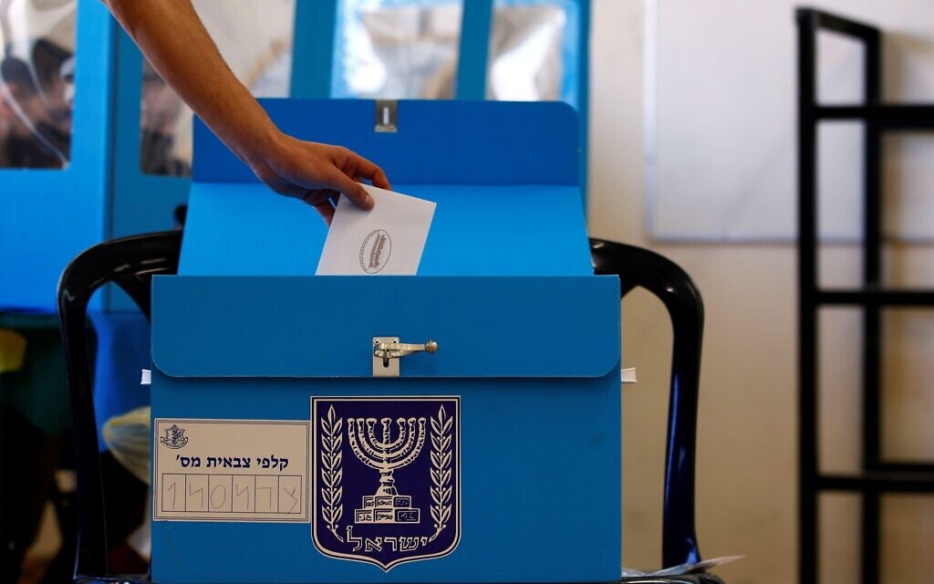 Casting a early vote in an Israeli general election